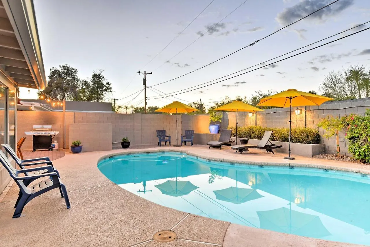 Ferienhaus Pristine Phoenix Residence with Camelback Mtn Views!