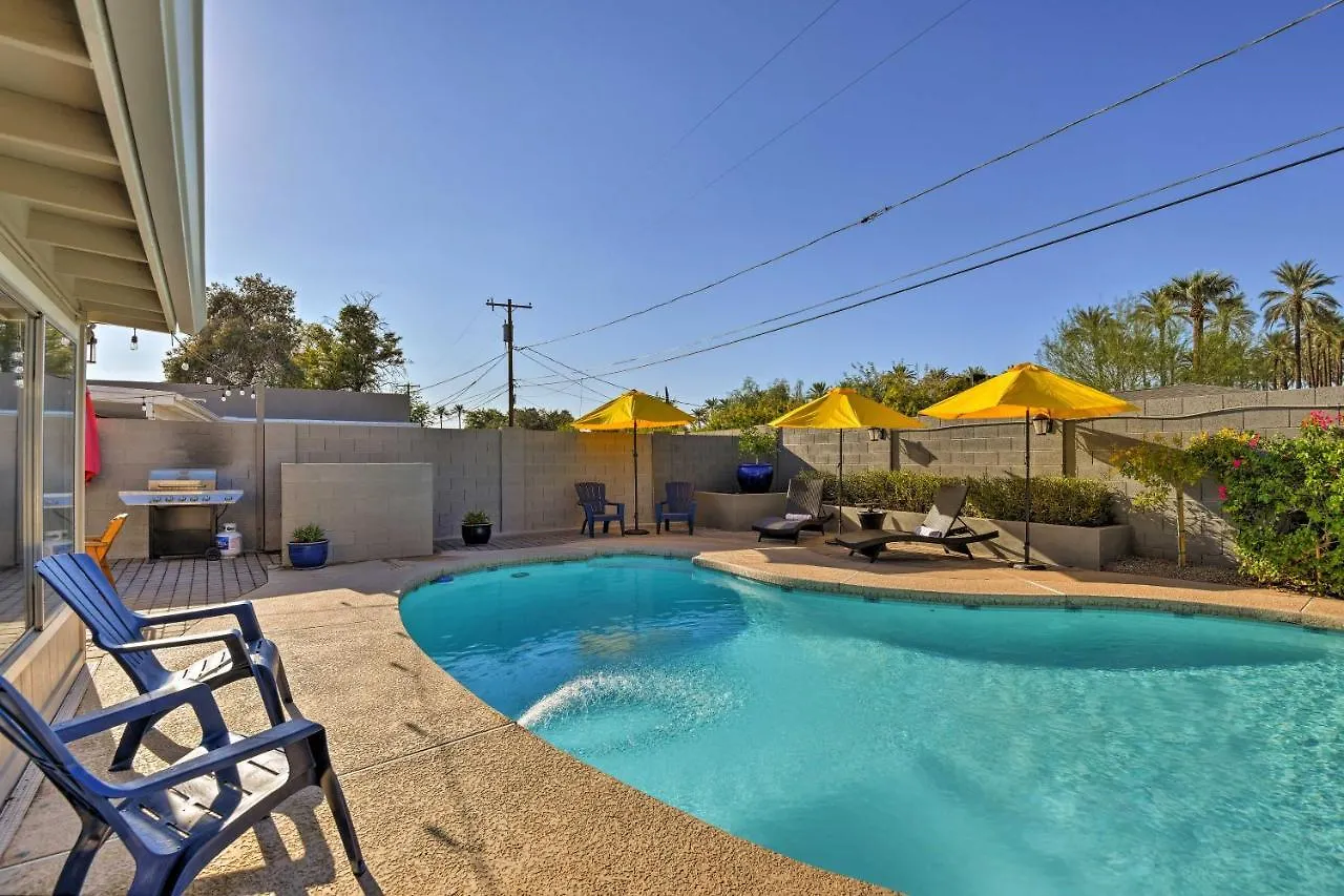 Pristine Phoenix Residence with Camelback Mtn Views! Ferienhaus