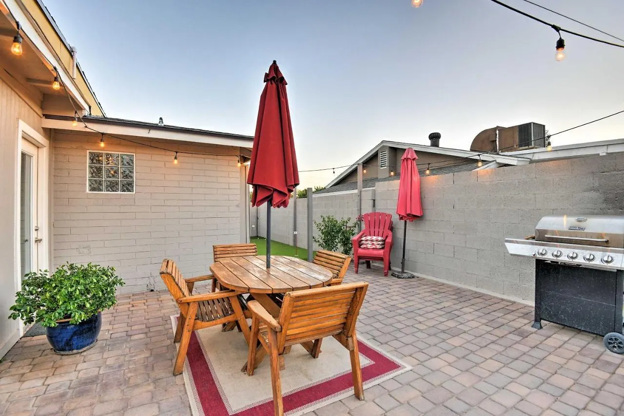Ferienhaus Pristine Phoenix Residence with Camelback Mtn Views!