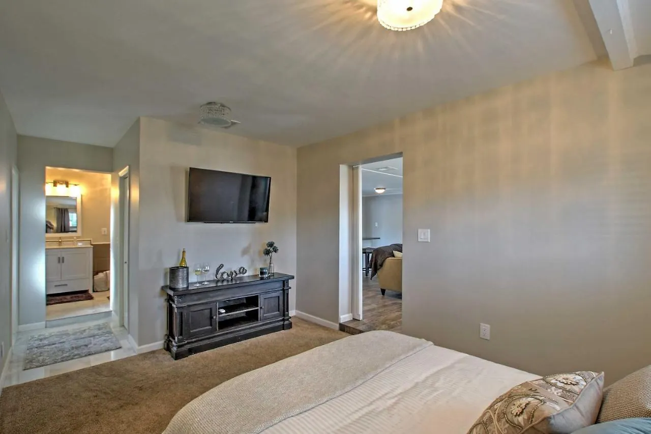 Pristine Phoenix Residence with Camelback Mtn Views!