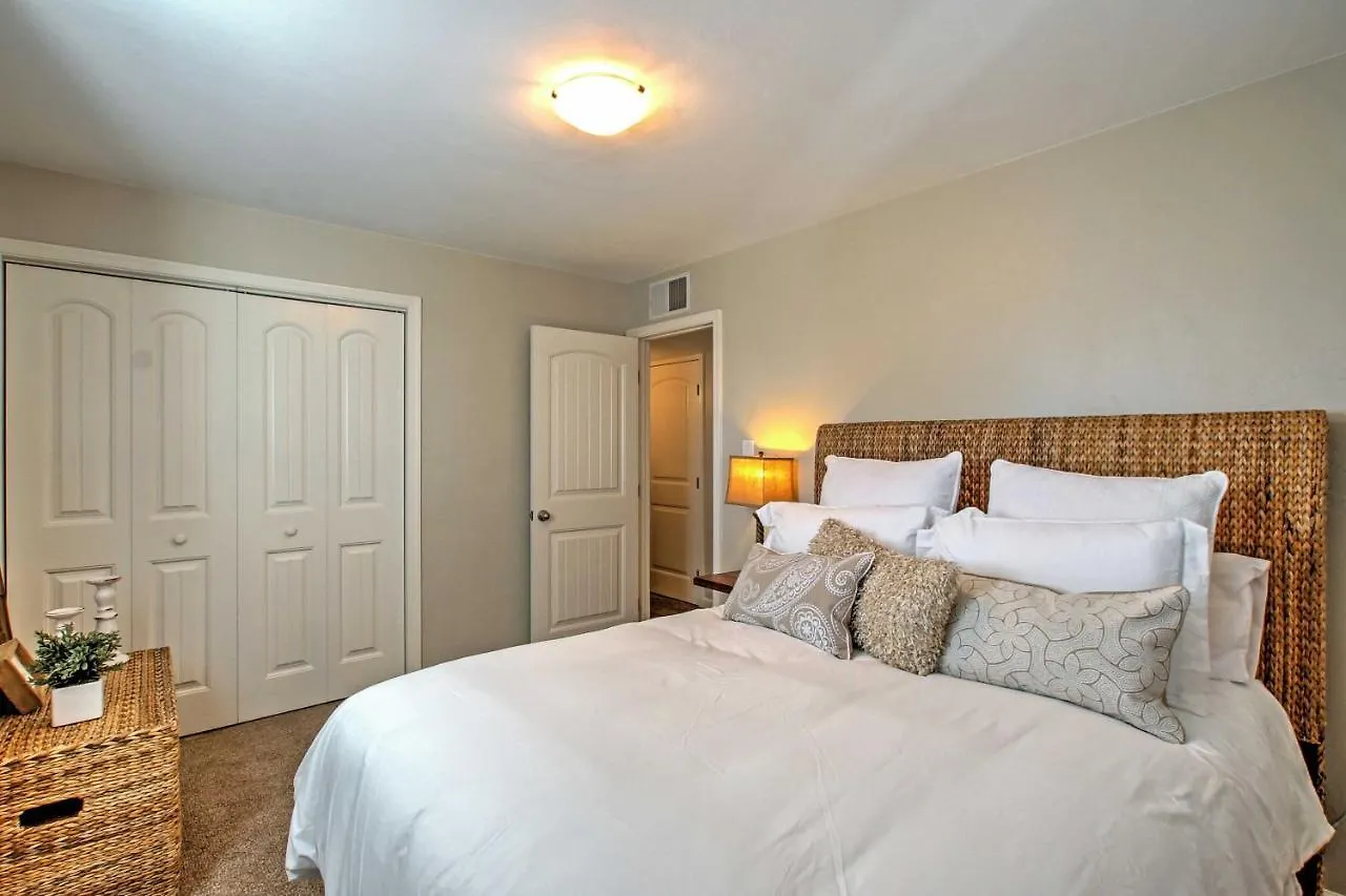 Pristine Phoenix Residence with Camelback Mtn Views!