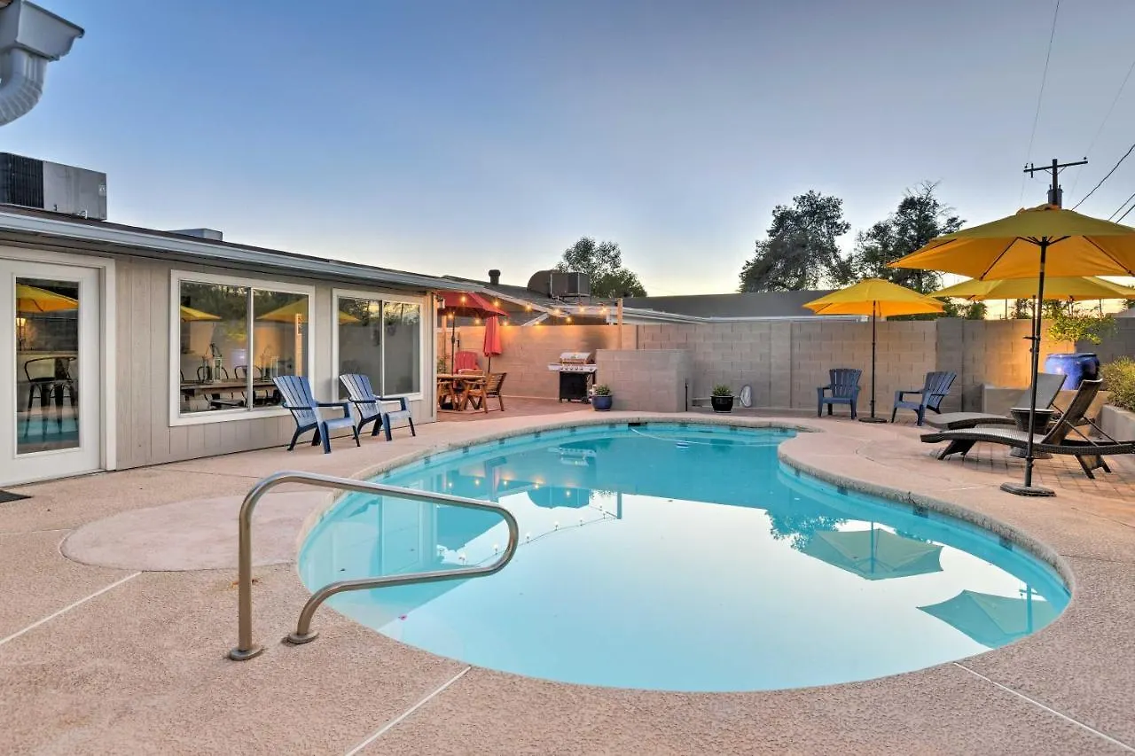 Pristine Phoenix Residence with Camelback Mtn Views!